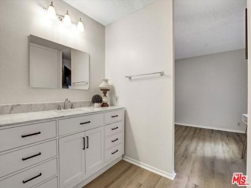 82  Eagle  43 , Irvine, CA