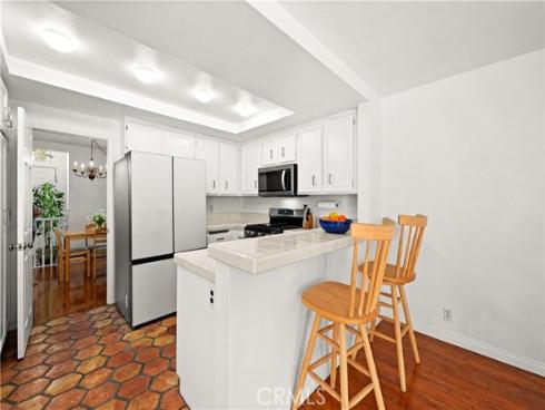 16  Wellesley  2 , Irvine, CA