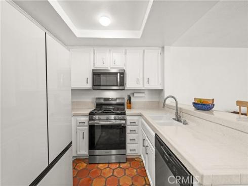 16  Wellesley  2 , Irvine, CA