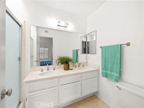 16  Wellesley  2 , Irvine, CA