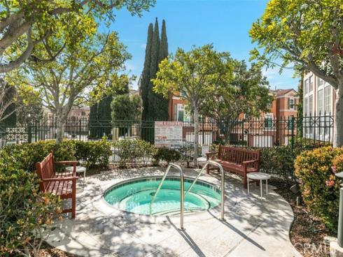 10 Bettoni Aisle , Irvine, CA