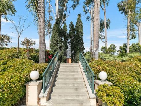 10 Bettoni Aisle , Irvine, CA