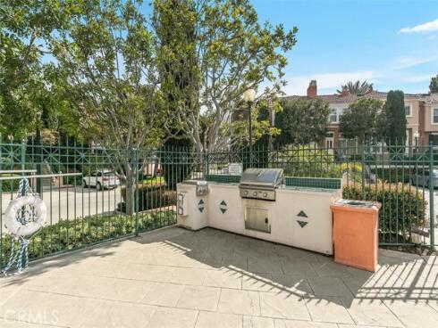 10  Bettoni Aisle  , Irvine, CA