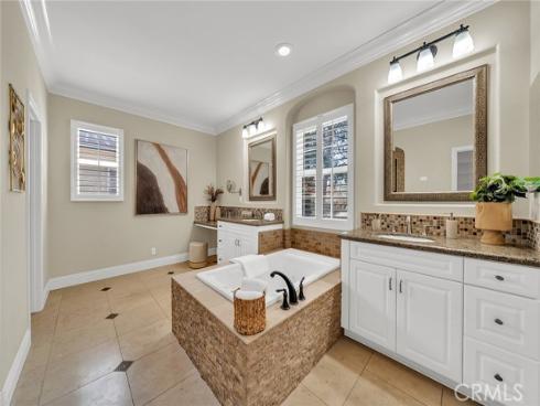 26 Secret Gdn , Irvine, CA