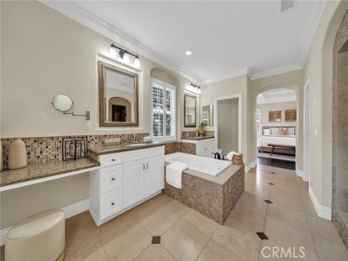 26 Secret Gdn , Irvine, CA