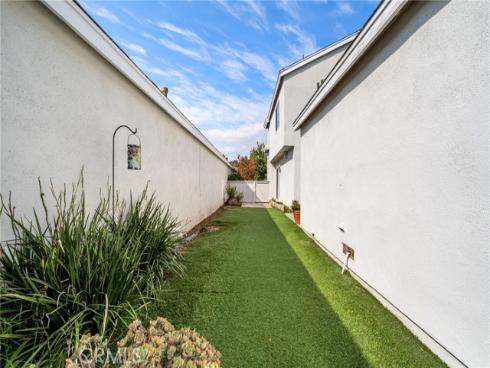 22  Silkleaf  , Irvine, CA