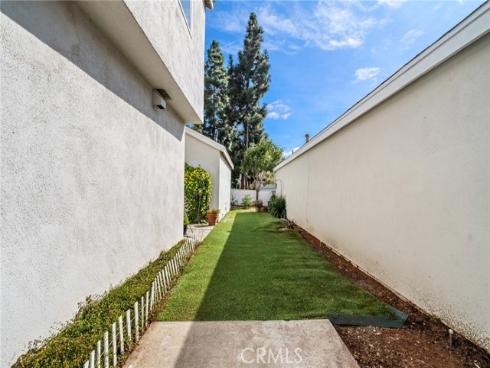 22  Silkleaf  , Irvine, CA