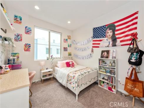 153  Spectacle  , Irvine, CA