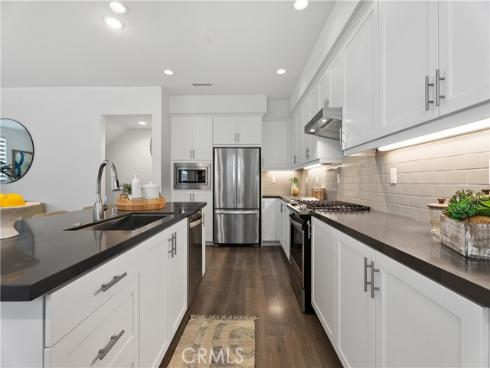 102  Fable  , Irvine, CA