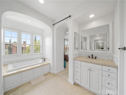 28  Townsend  , Irvine, CA