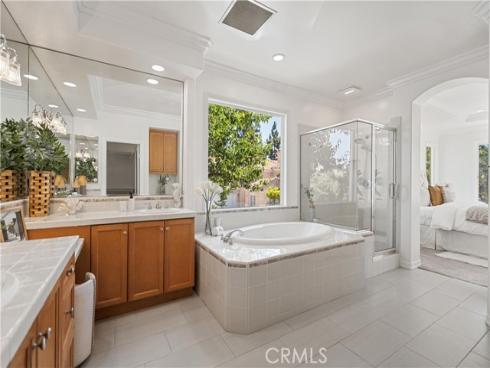 16  Spring Grv  , Irvine, CA