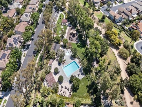 16  Spring Grv  , Irvine, CA