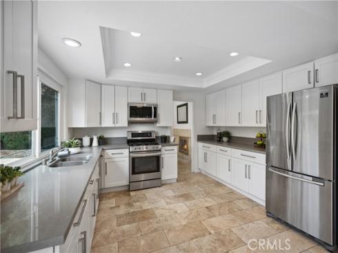 15  Colonial  , Irvine, CA