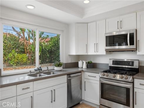 15  Colonial  , Irvine, CA