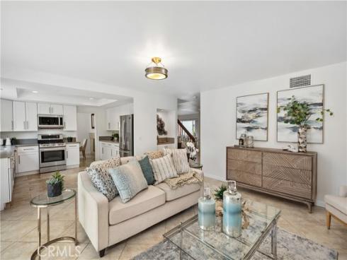 15  Colonial  , Irvine, CA