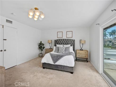 15  Colonial  , Irvine, CA