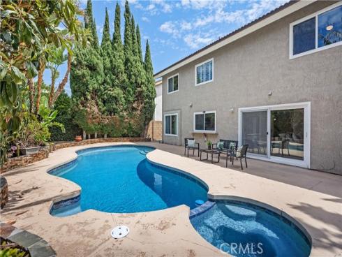 15  Colonial  , Irvine, CA