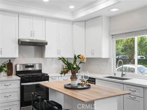 30 Woodland Drive, Irvine, CA