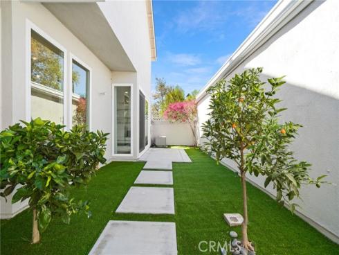 30 Woodland Drive, Irvine, CA