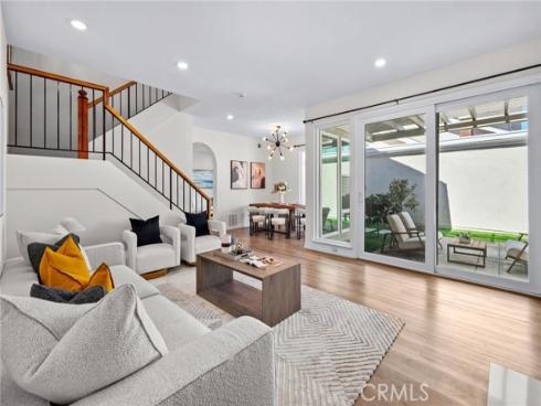 30 Woodland Drive, Irvine, CA