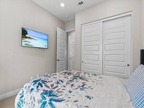 113  Source  , Irvine, CA