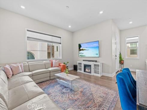 113  Source  , Irvine, CA