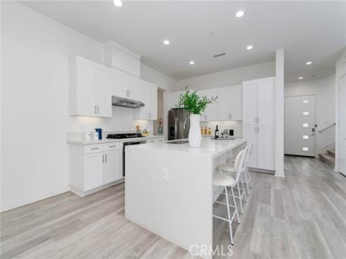 105  Catalyst  , Irvine, CA