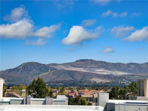 105  Catalyst  , Irvine, CA