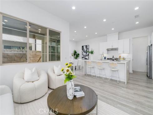 105  Catalyst  , Irvine, CA