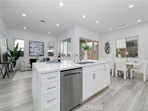 105  Catalyst  , Irvine, CA