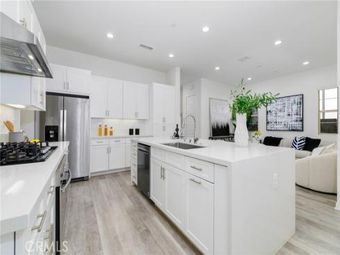 105  Catalyst  , Irvine, CA