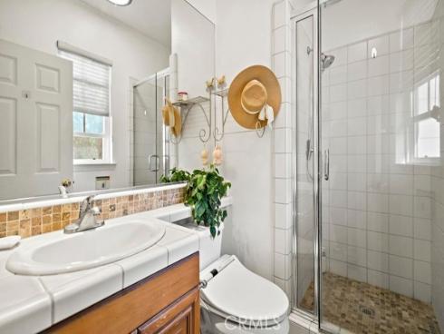 33  Modesto  , Irvine, CA