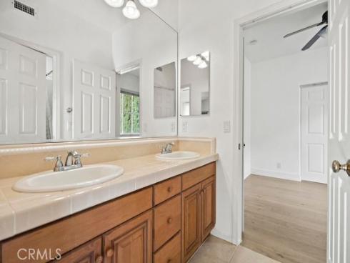 33  Modesto  , Irvine, CA