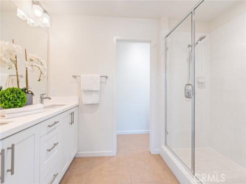 747  Beacon  , Irvine, CA