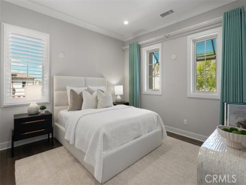 224 Clear Falls , Irvine, CA