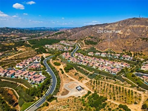 224 Clear Falls , Irvine, CA
