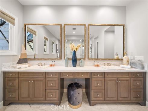 212 Clear Falls , Irvine, CA