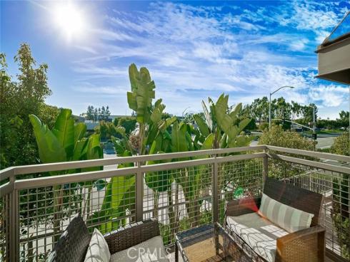 87  Waldorf  , Irvine, CA