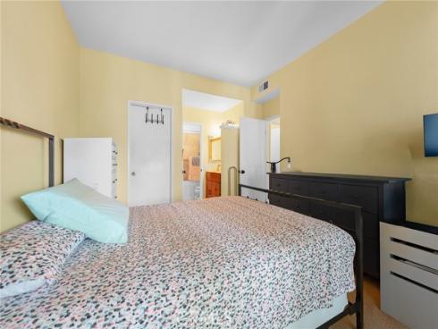 73  Huntington  322 , Irvine, CA