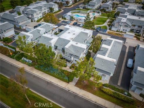 73  Huntington  322 , Irvine, CA