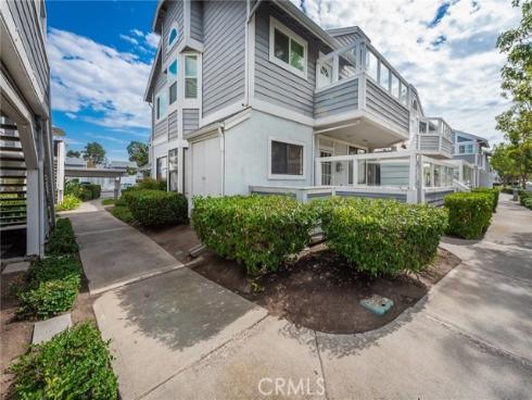73  Huntington  322 , Irvine, CA