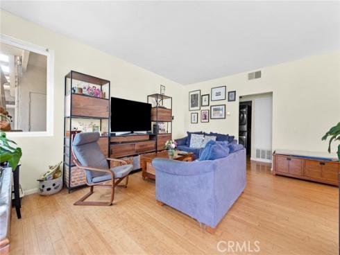 73  Huntington  322 , Irvine, CA