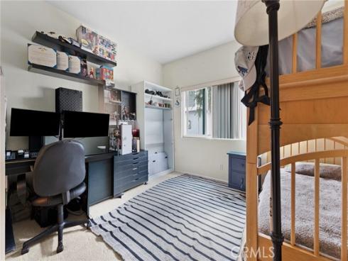 73  Huntington  322 , Irvine, CA