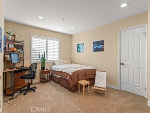 16 Arizona , Irvine, CA