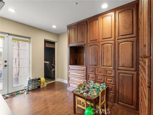 16 Arizona , Irvine, CA