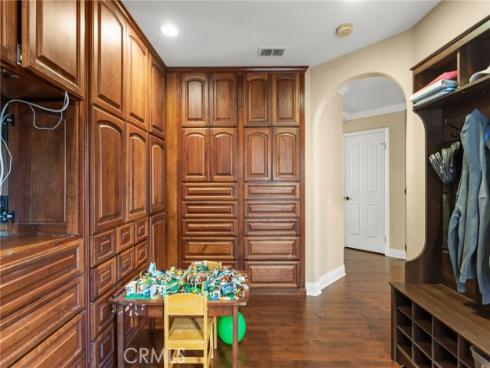 16 Arizona , Irvine, CA