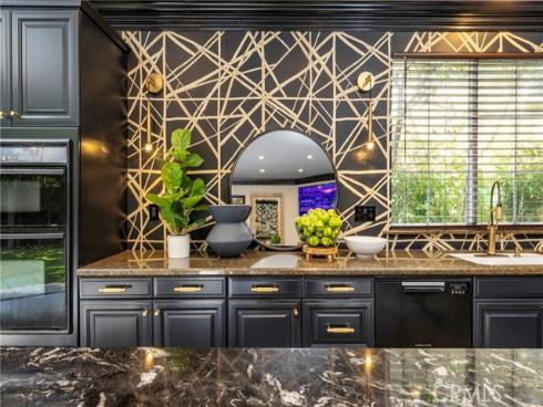 8  Upland  , Irvine, CA