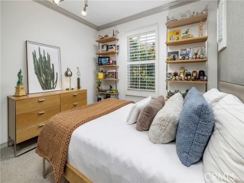 8  Upland  , Irvine, CA