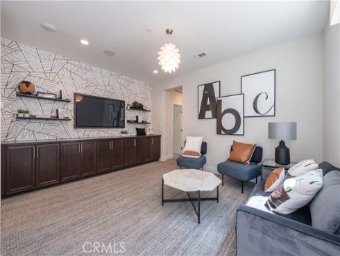 255  Sawbuck  , Irvine, CA