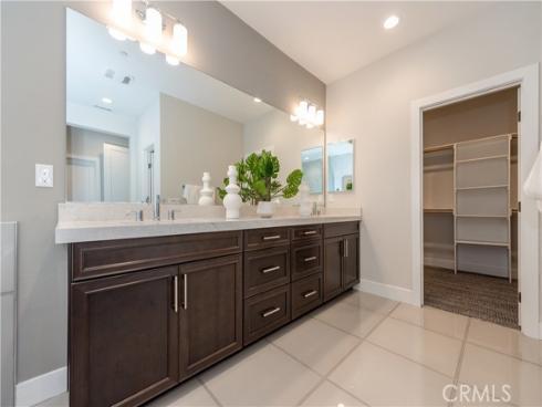 255  Sawbuck  , Irvine, CA